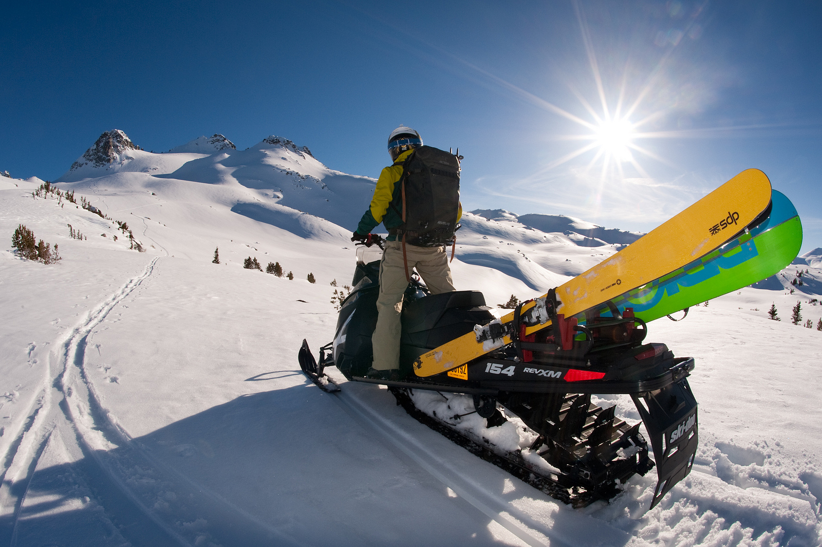 Снегоход Summit в горах